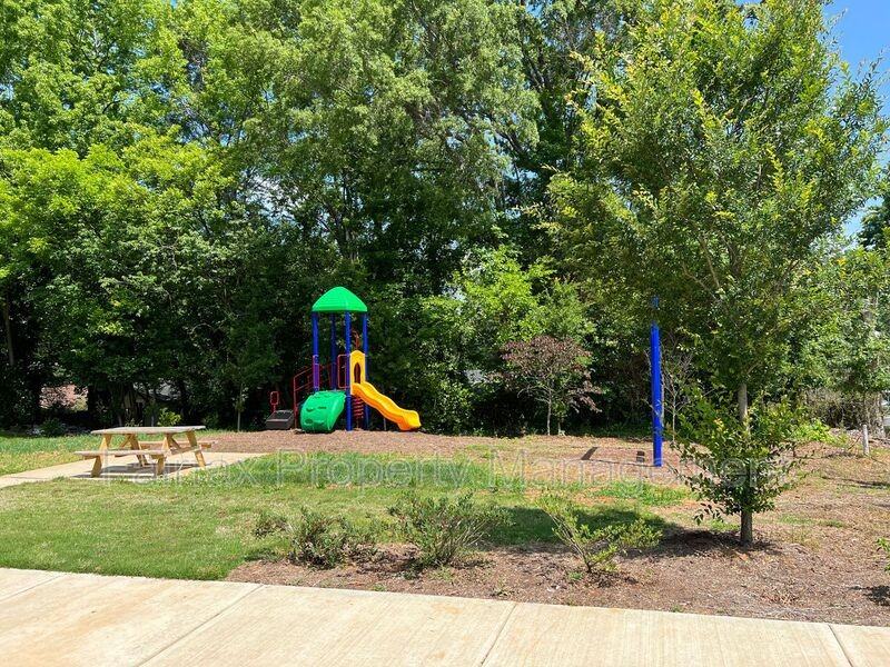 518 Boone St #103 - Photo 2 of 5