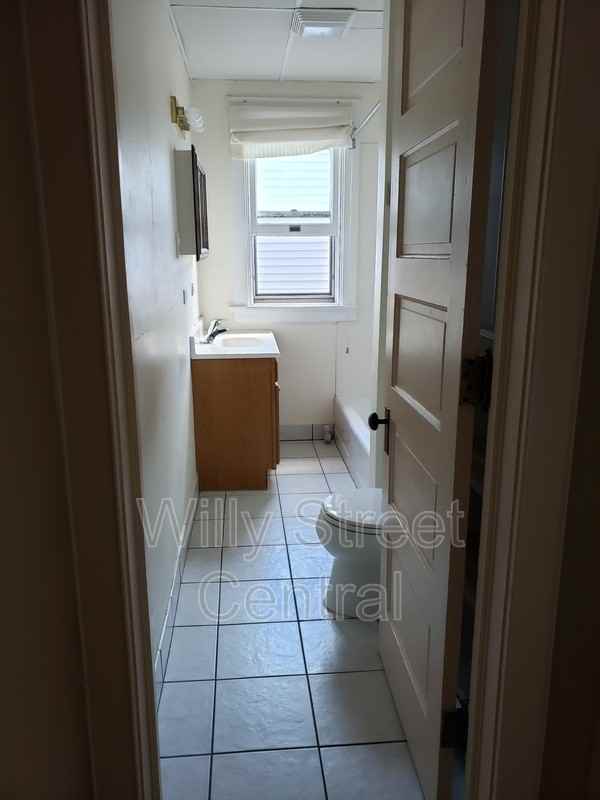 1601 Madison St - Photo 5 of 9