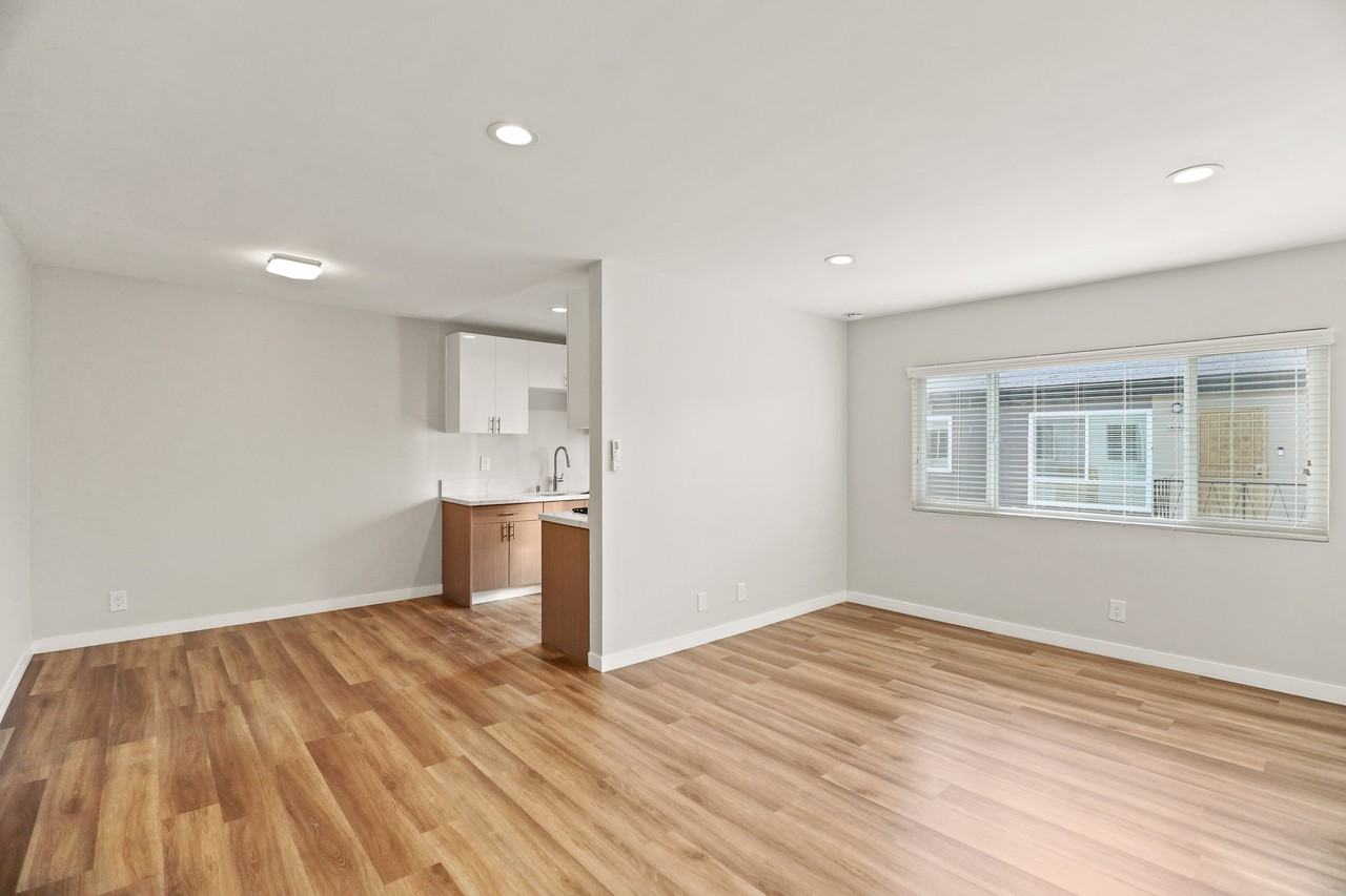 1352 W 36th St #2 - Photo 6 of 30