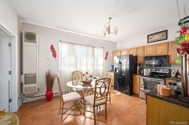 1128 10th St #B - Photo 2 of 6