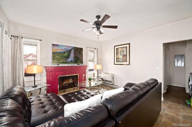 1128 10th St #B - Photo 3 of 6