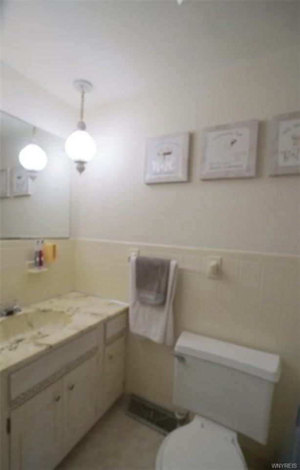 225 Sunshine Dr #225 - Photo 6 of 14