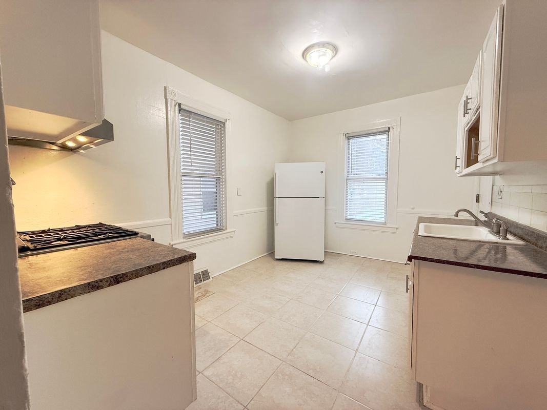 517 Brooks St - Photo 2 of 14