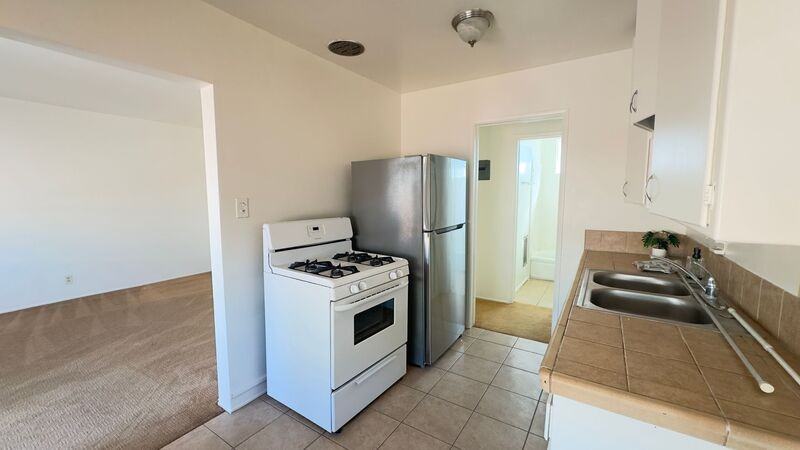 12114 Rosecrans Ave - Photo 6 of 12