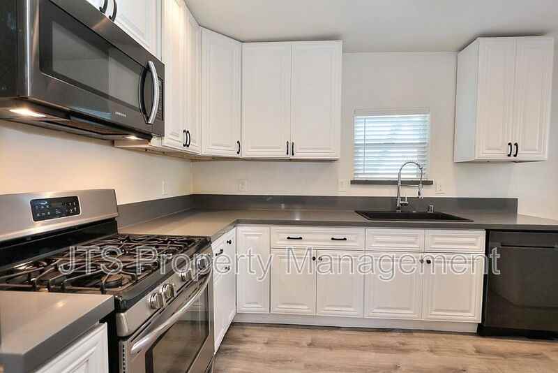 4702 65th St - Photo 4 of 50