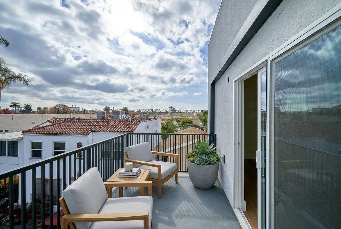 1108 Queen Anne Pl - Photo 4 of 11