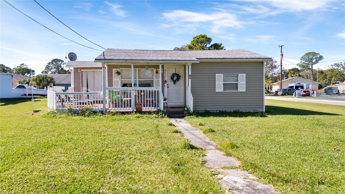 710 Spruce St - Photo 2 of 3