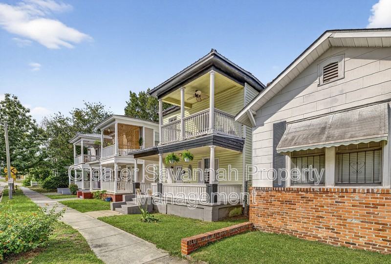 530 E 35th St #B - Photo 3 of 32