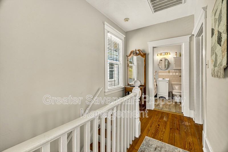 530 E 35th St #B - Photo 4 of 32