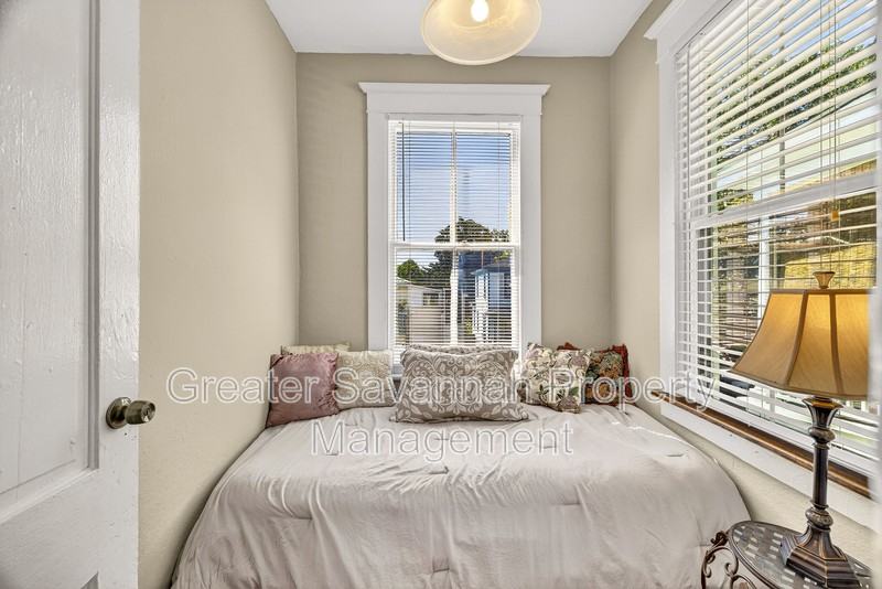 530 E 35th St #B - Photo 7 of 32