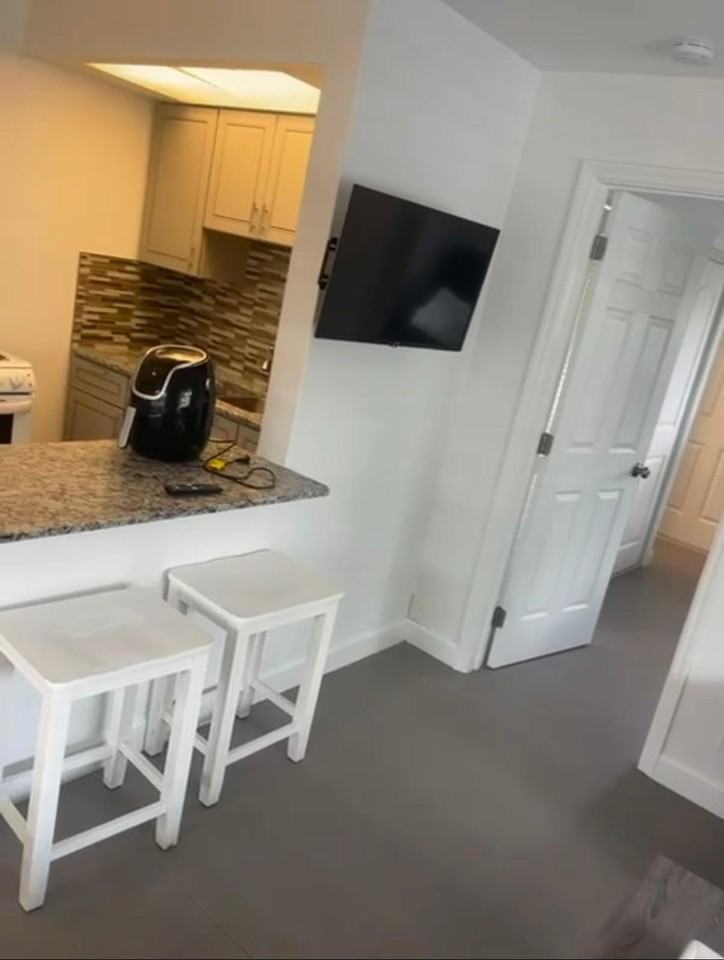 1133 Ne 16th Ave #6 - Photo 6 of 16