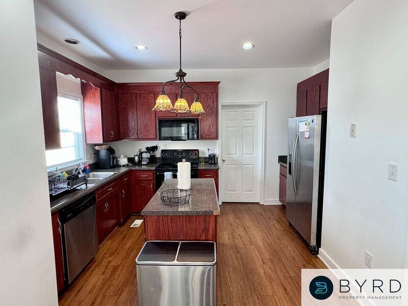 1705 Lakeview Ave - Photo 3 of 17