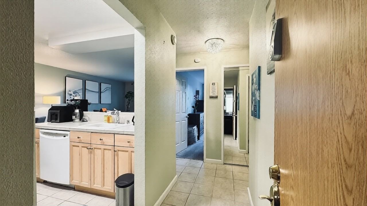 466 Crescent St - Photo 3 of 16