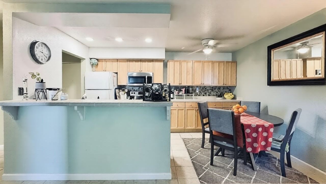 466 Crescent St - Photo 6 of 16