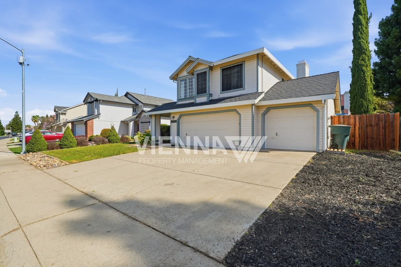 2212 Thurton Dr - Photo 2 of 38