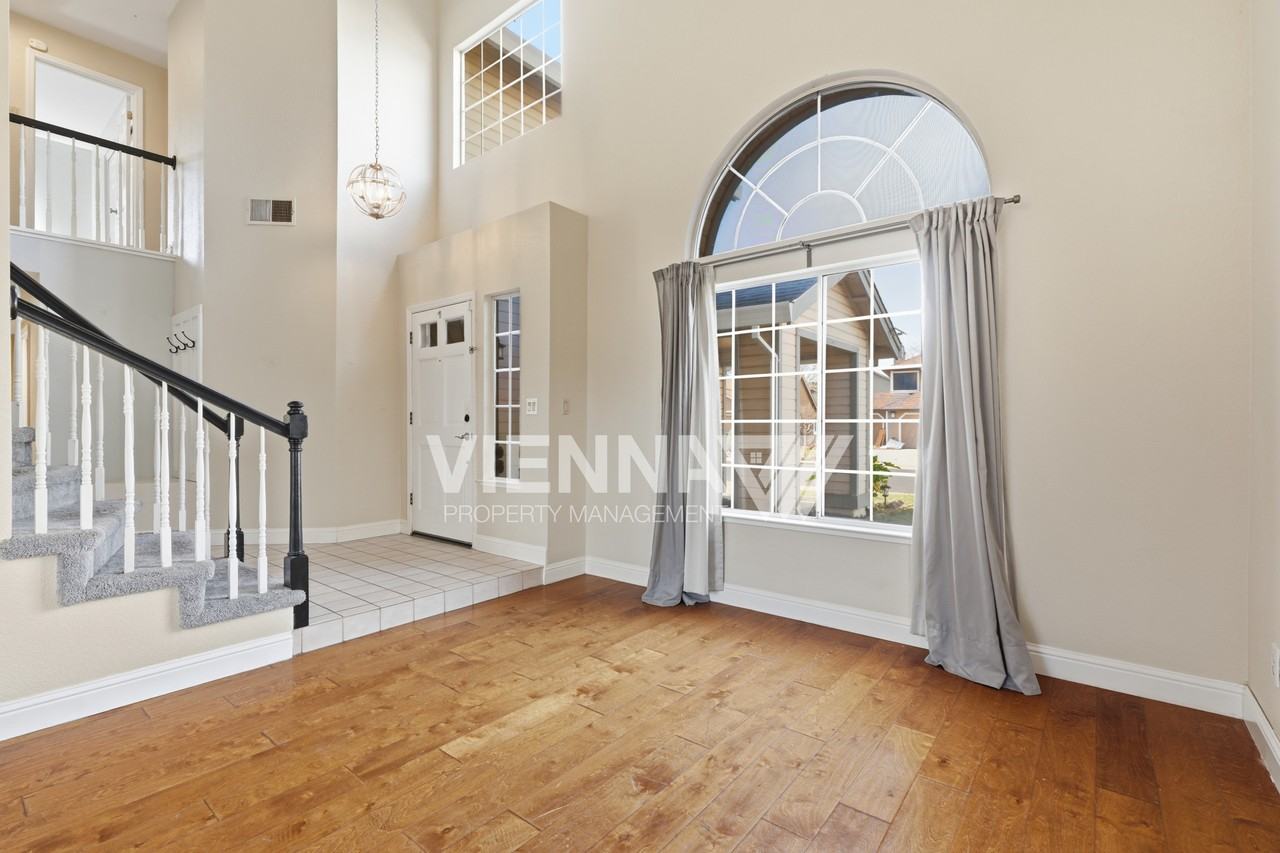 2212 Thurton Dr - Photo 7 of 38