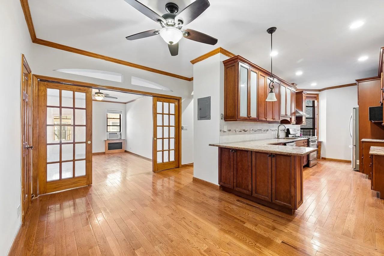 4107 42nd St - Photo 2 of 8