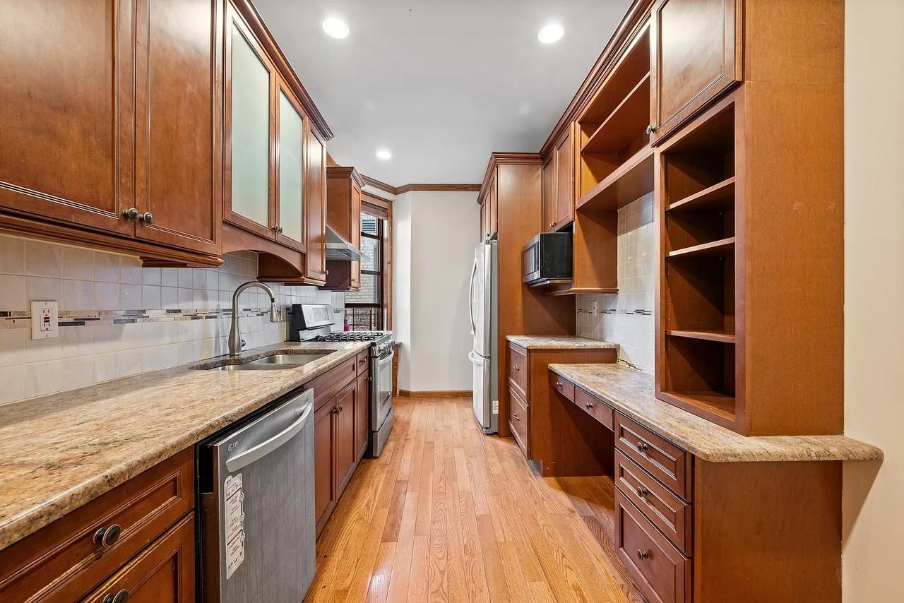 4107 42nd St - Photo 3 of 8