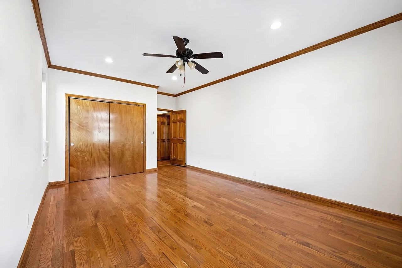 4107 42nd St - Photo 5 of 8