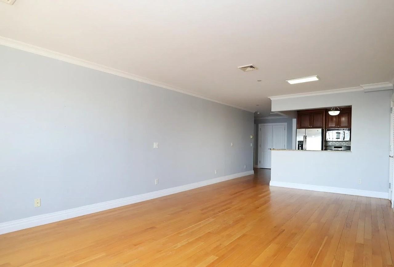 155 Bay St - Photo 5 of 12