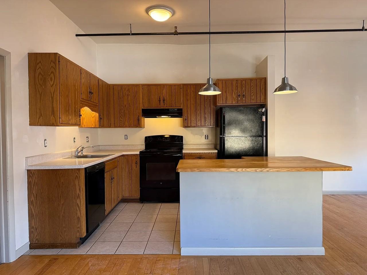 28 Ridge St - Photo 4 of 7