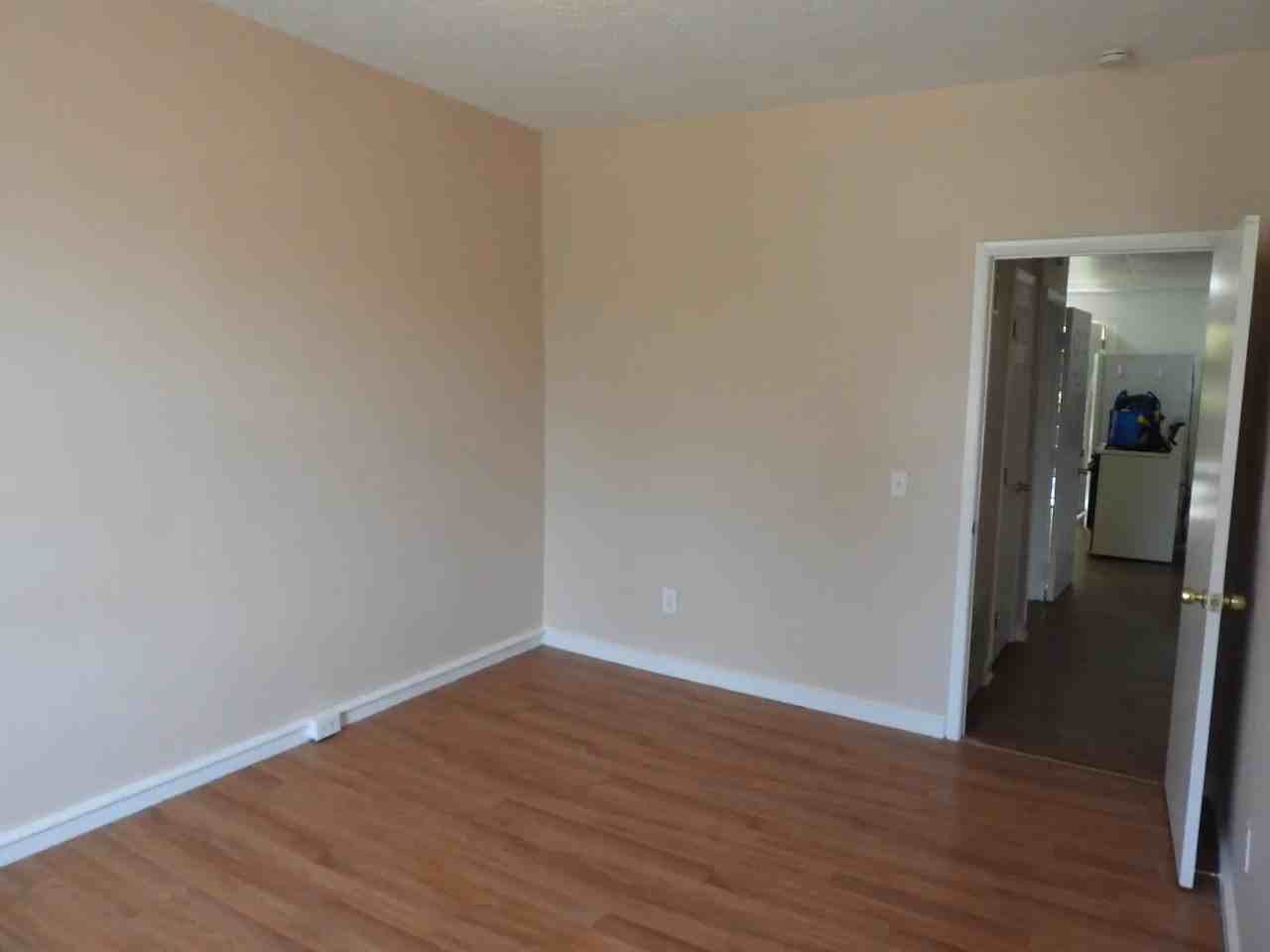 105 Sherman Pkwy - Photo 3 of 9