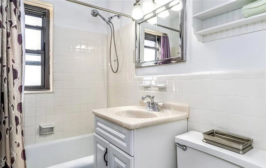 266 Pelham Rd - Photo 4 of 11