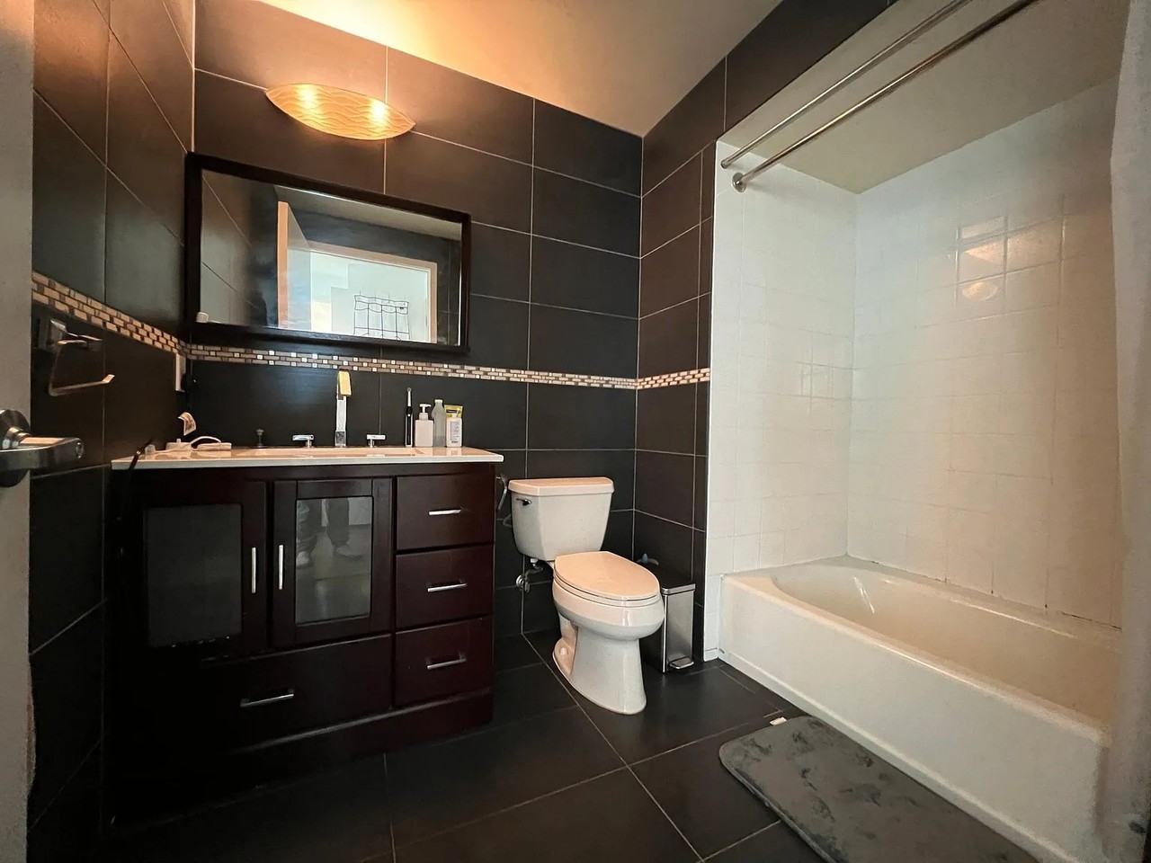 1 Mandalay Pl - Photo 3 of 10