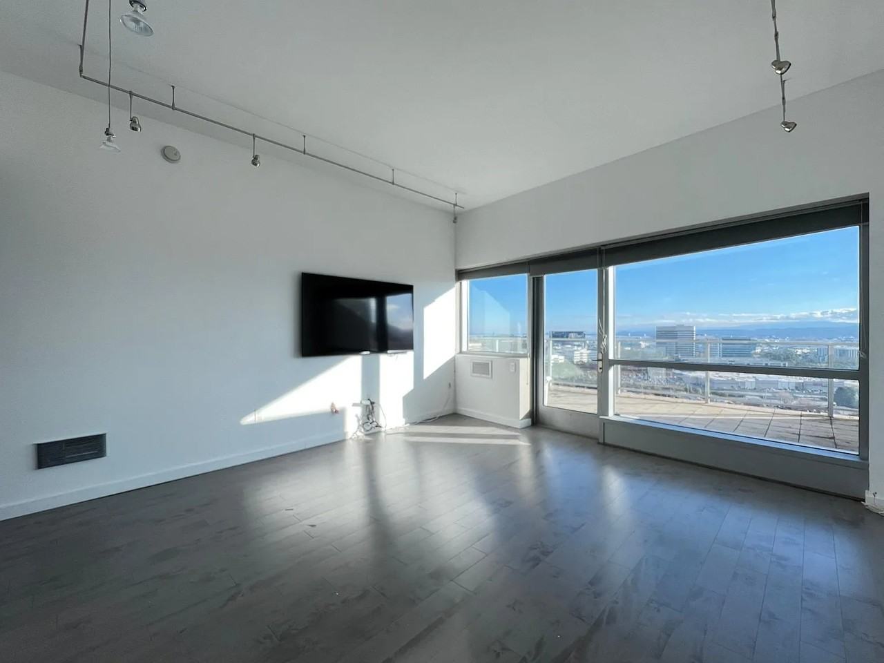 1 Mandalay Pl - Photo 7 of 10