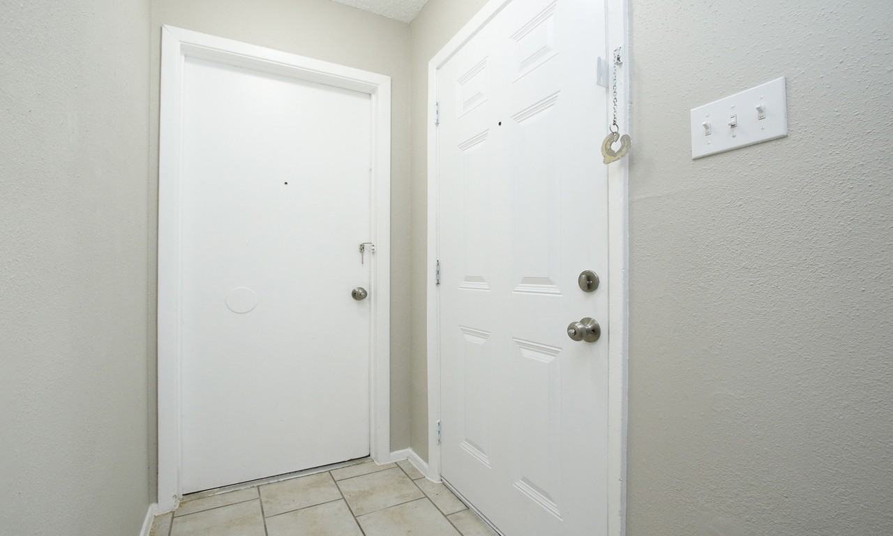 18711 Andalusian Dr - Photo 4 of 26