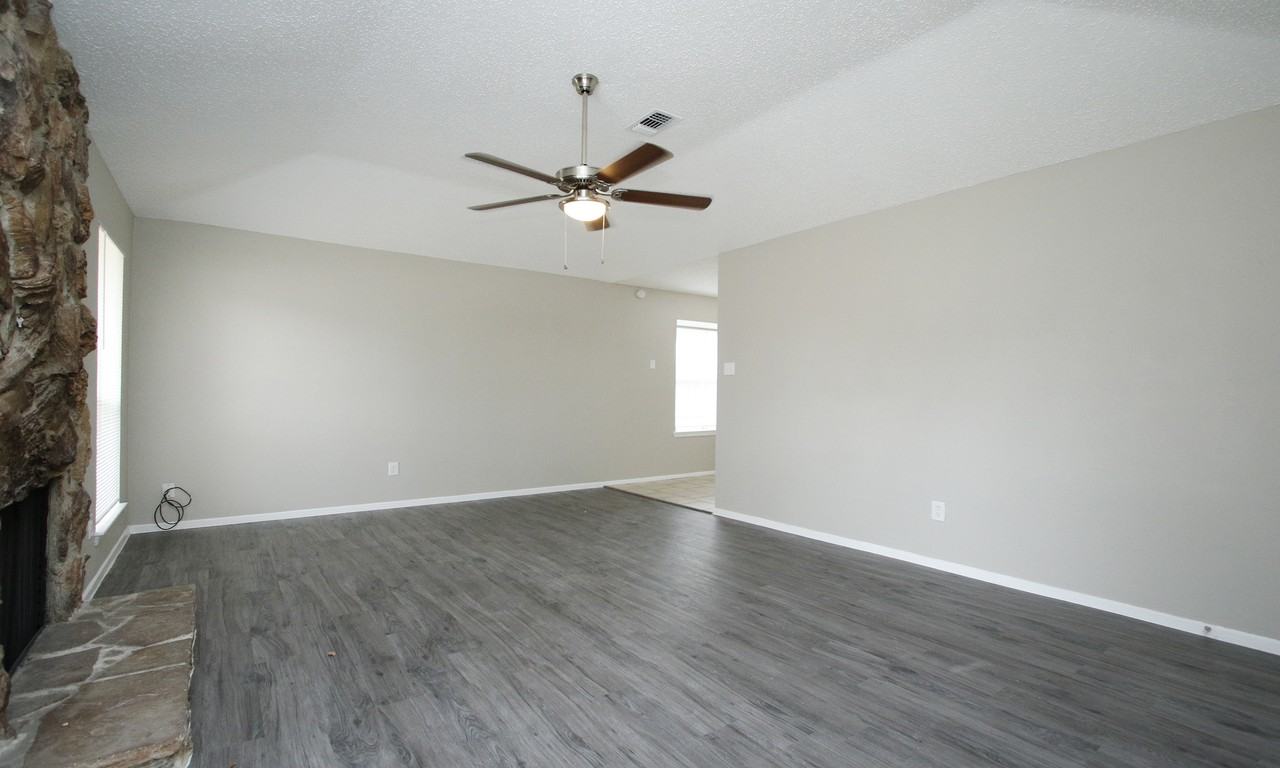 18711 Andalusian Dr - Photo 5 of 26