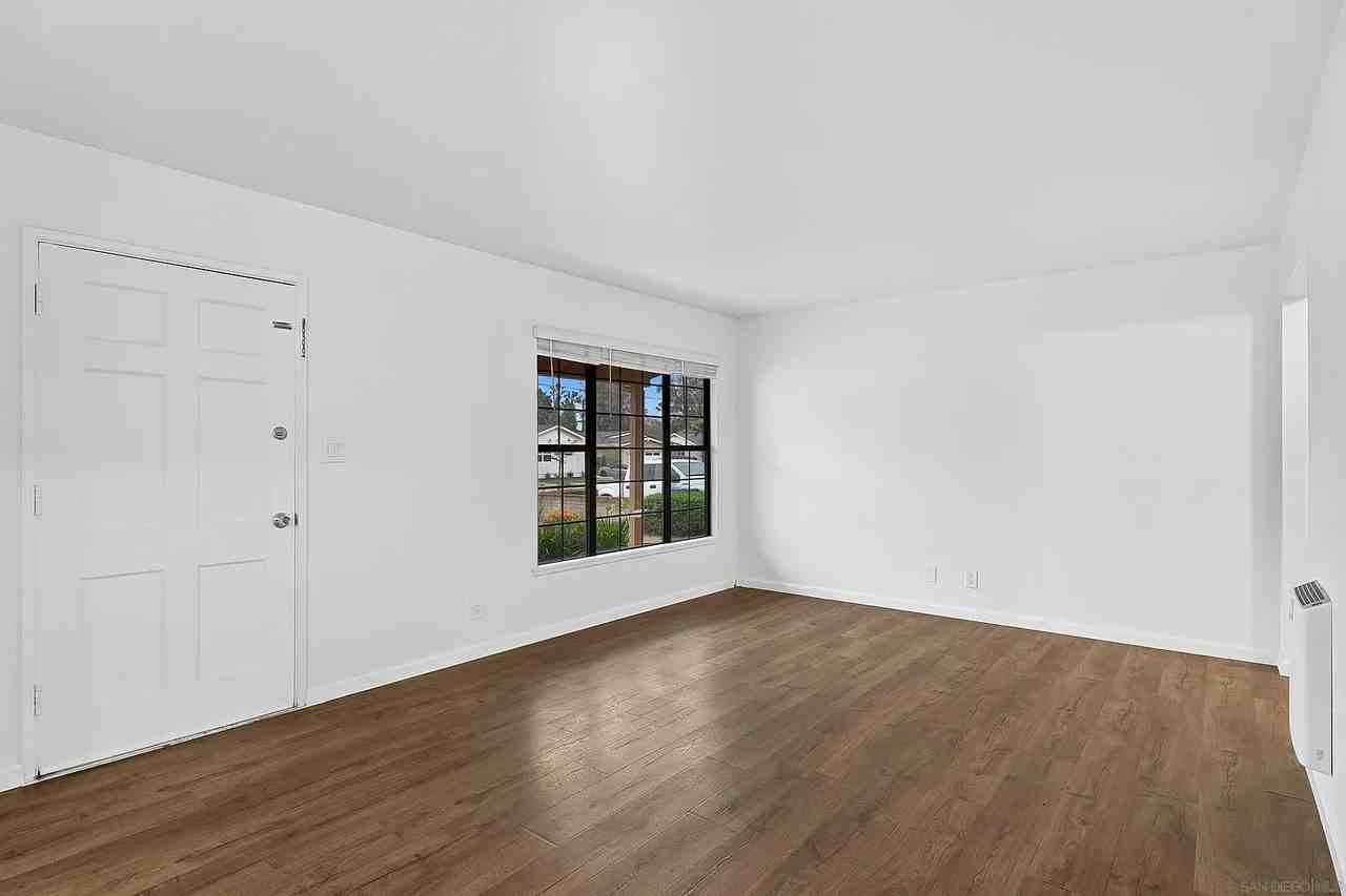 5914 Dugan Ave - Photo 5 of 21