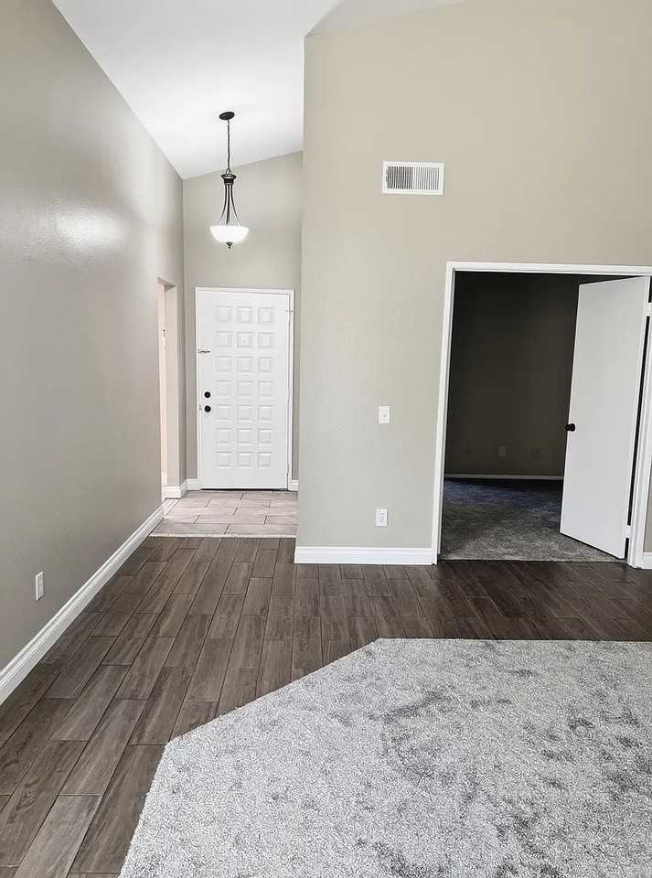 2579 Belmont Way - Photo 3 of 18