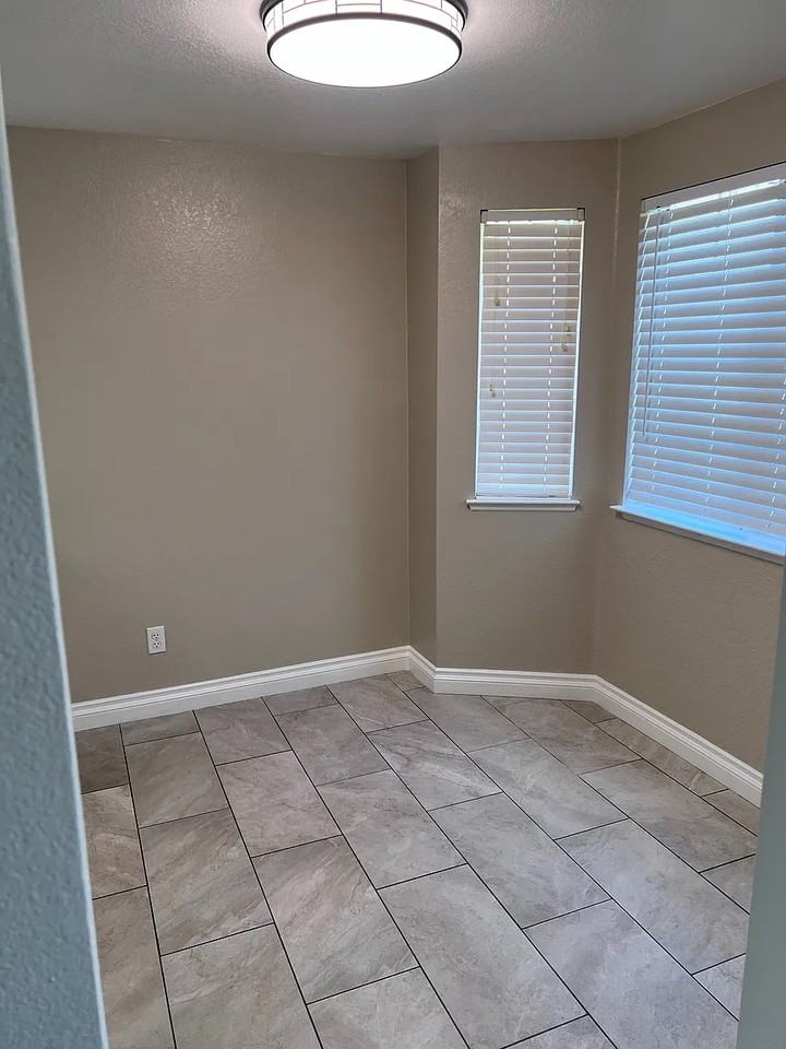 2579 Belmont Way - Photo 7 of 18