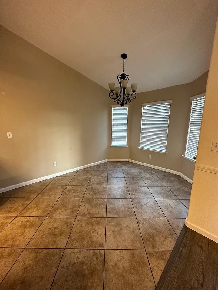 897 W Saffron St - Photo 4 of 11