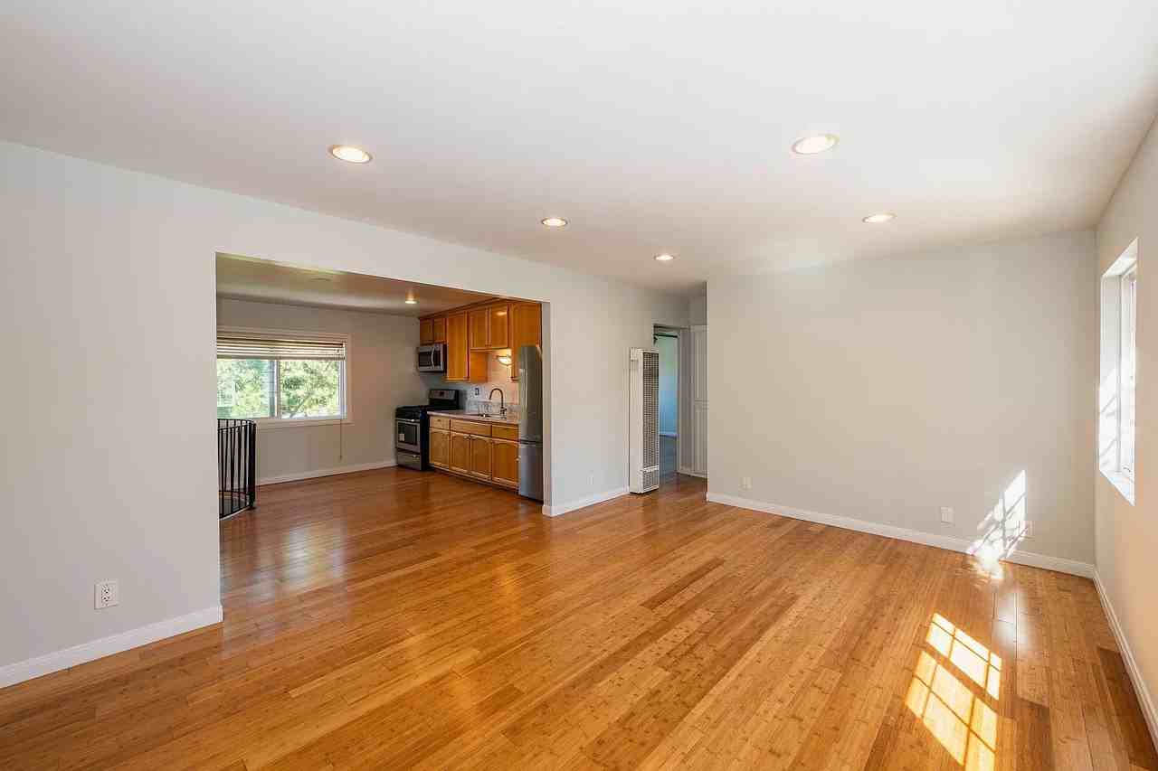 231 1/2 N Juanita Ave - Photo 2 of 9