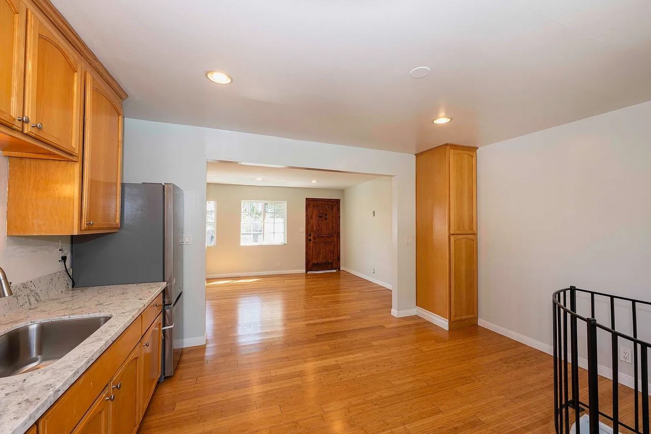 231 1/2 N Juanita Ave - Photo 3 of 9