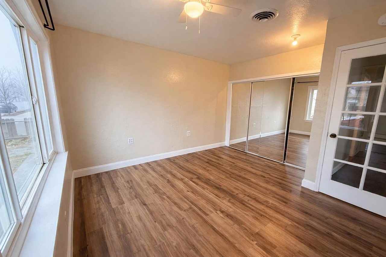 717 9th St - Photo 3 of 13