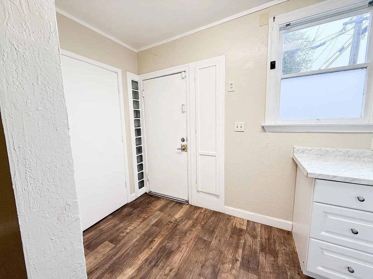 717 9th St - Photo 7 of 13