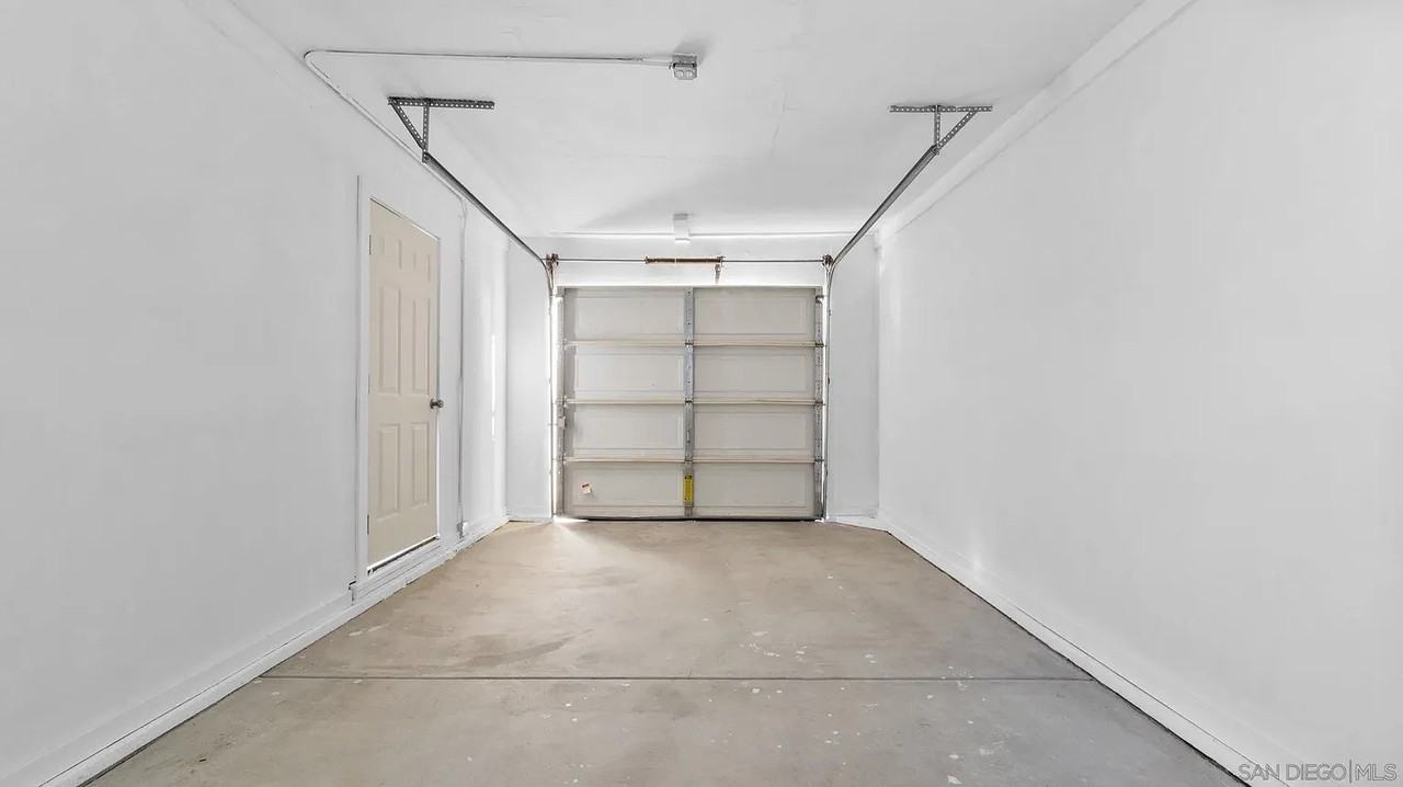 204 N Citrus Ave - Photo 4 of 22