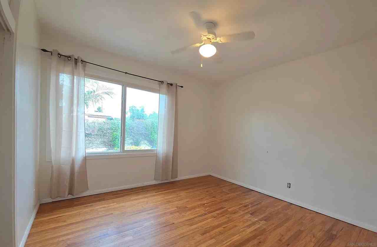 1820 Englewood Dr - Photo 7 of 10