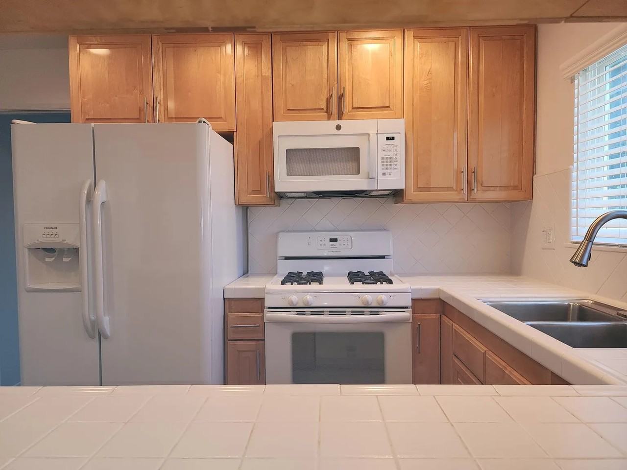 24613 Falena Ave - Photo 3 of 16
