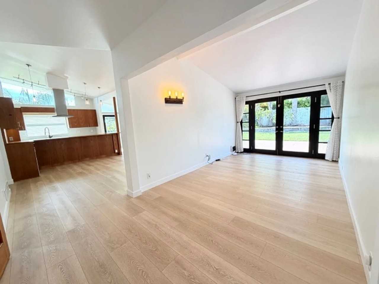 805 Margo St - Photo 6 of 11