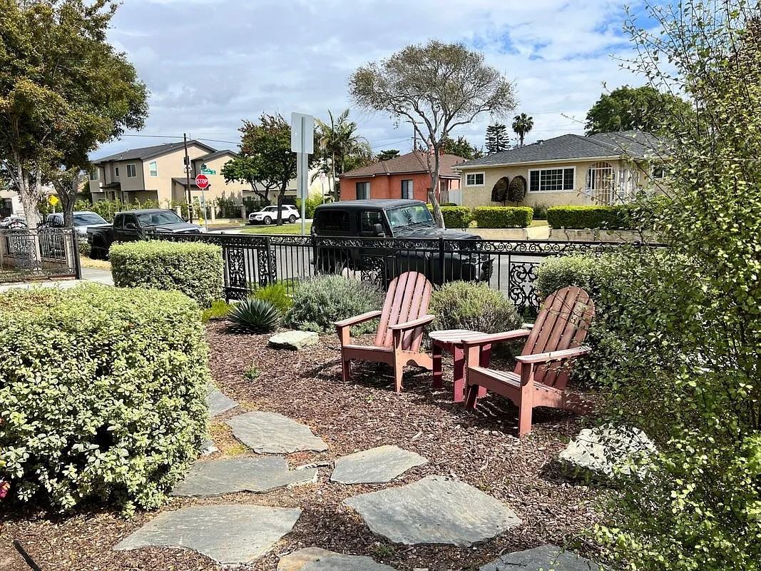 4209 W 169th St - Photo 5 of 16