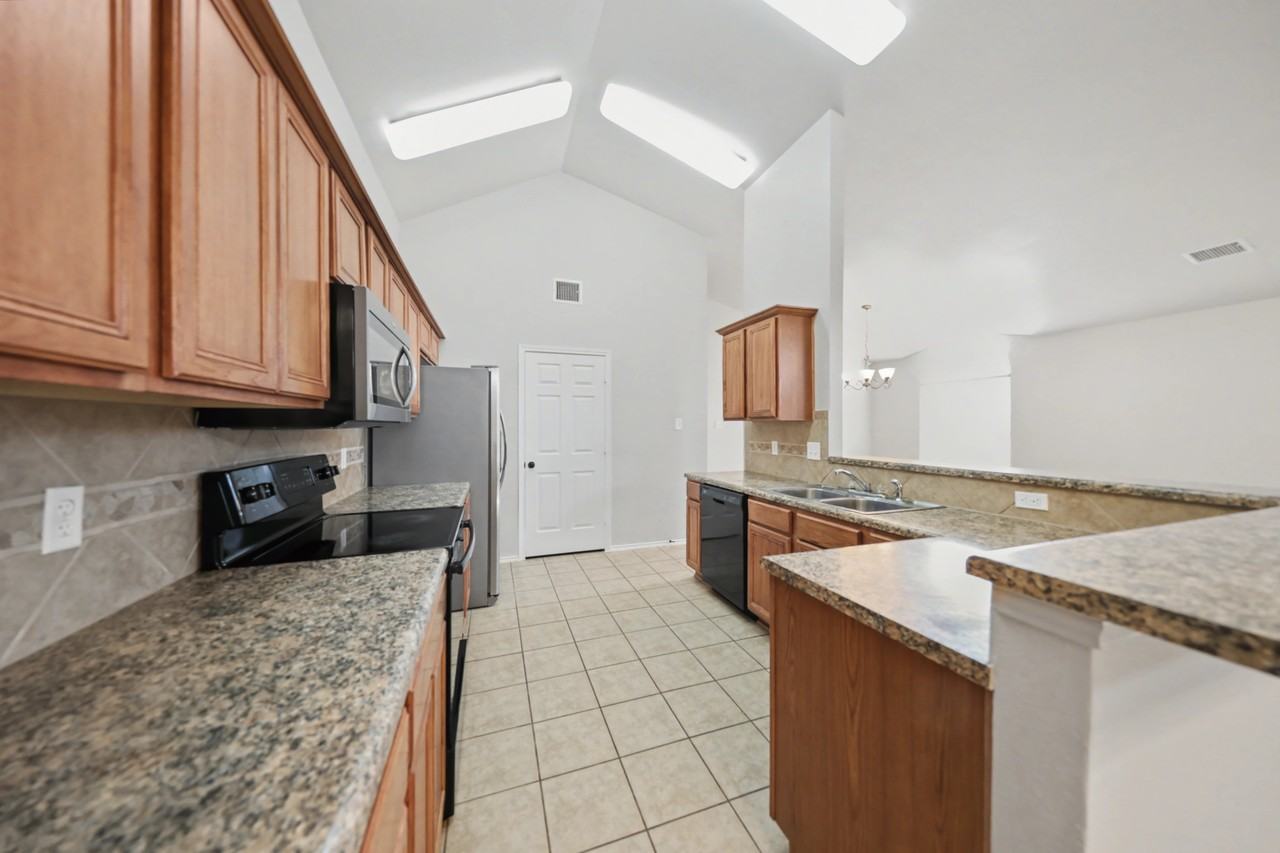 332 Peanut Dr - Photo 5 of 25