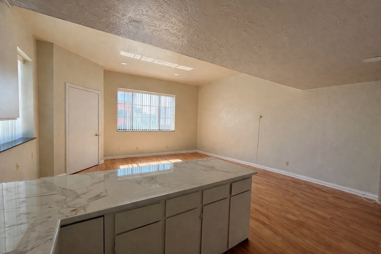 4489 Mission St - Photo 2 of 5