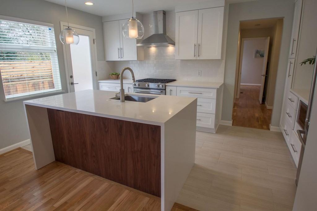 7634 20th Ave Ne - Photo 2 of 5