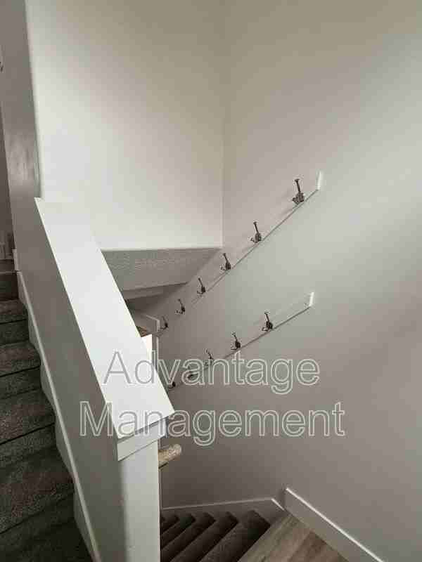 741 Sw - Photo 3 of 33