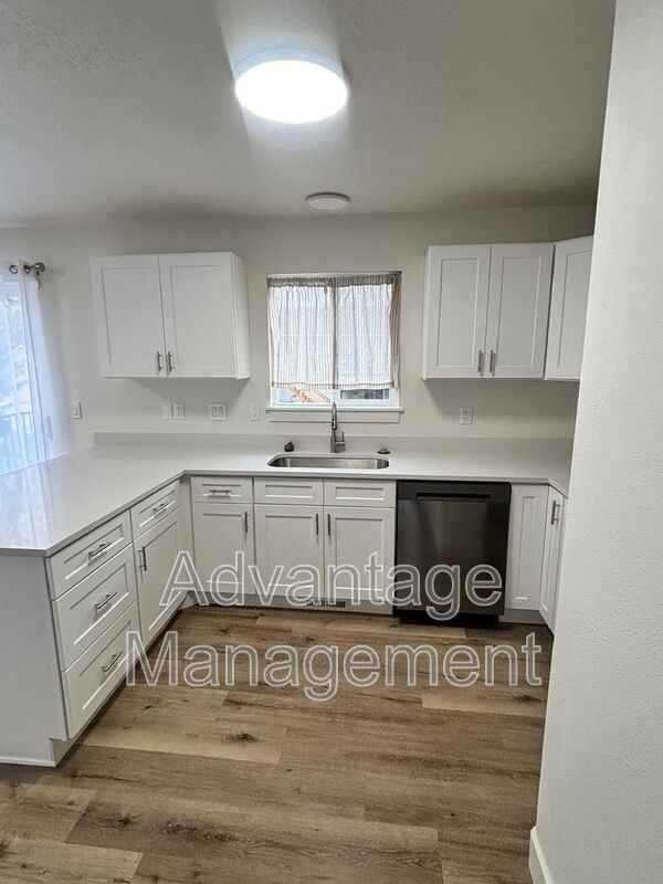 741 Sw - Photo 5 of 33