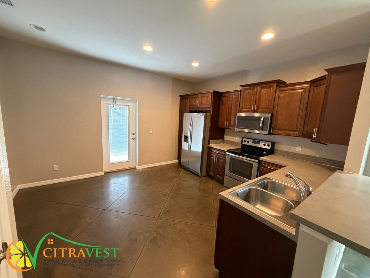 3164 Whispering Trails Ave - Photo 3 of 10